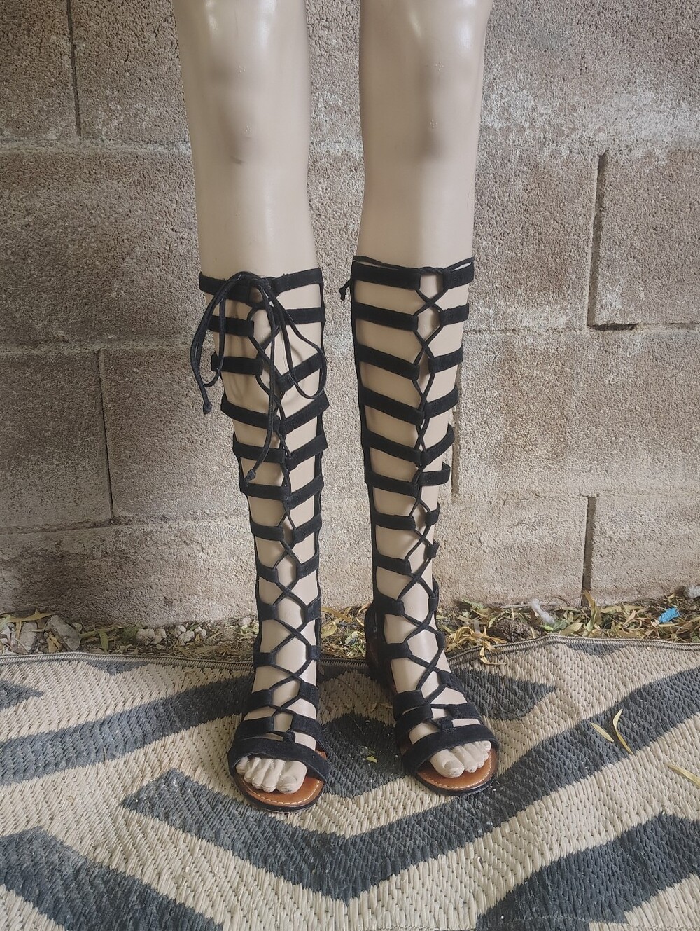 Vince Camuto 6 Gladiator Lace-Up Knee-High Sandals - Black